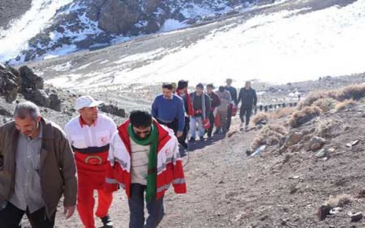 اردوی توان‌افزایی صعود به قله برف انبار با حضور کارکنان هلال‌احمر قم برگزار شد